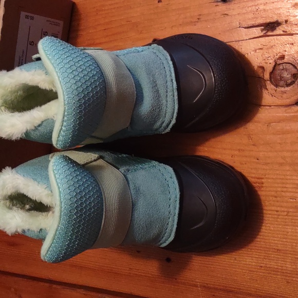 New The North Face toddler alpenglow II wasabi/ patrina green snow boot sz 8 - Picture 2 of 8